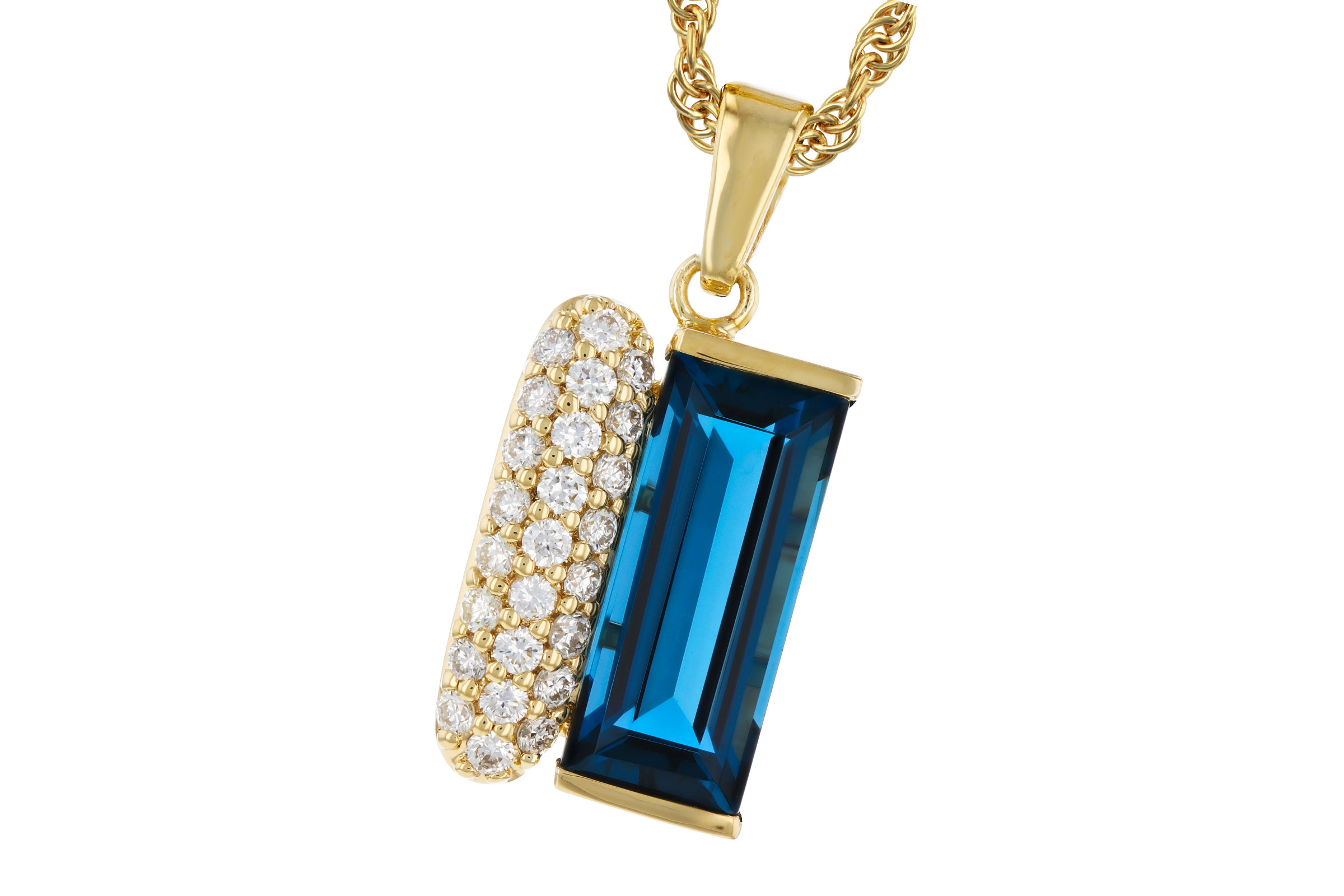 A330-02394: NECK 2.67 LONDON BLUE TOPAZ 2.92 TGW (12x5MM BT)